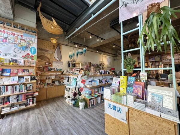 東岸廣場的「見書店」。圖/基隆市文化局