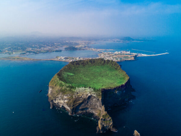 濟州特別自治道 城山日出峰 [UNESCO世界自然遺產] 圖／韓國觀光公社