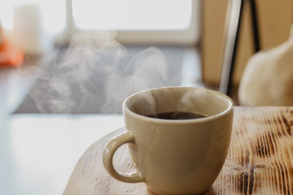 假日天冷享受熱咖啡暖心。圖／Unsplash.com