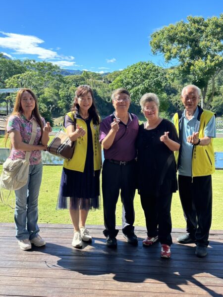 台灣區觀光協會聯合會林吉財副總會長，也是明湖水漾渡假飯店董事長（中間）與會員合影。
