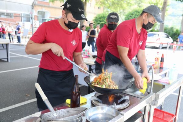 首場東區初賽，吸引近40家東部地區餐廳業者於6月29日(六)在花蓮吉安國小熱情開炒。圖／活動單位提供
