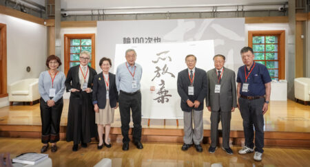 ▲所有貴賓於遠見攜手JJP潘冀建築師出版《輸100次也不放棄》新書發表會上， 共同開心合影。左起：《遠見雜誌》楊瑪利社長、琉璃工房楊惠姍創辦人、遠見天下文化事業群王力行發行人、JJP潘冀建築師潘冀創辦人；右起：清華大學通識教育中心吳光庭教授、台達集團鄭崇華創辦人、遠見天下文化事業群高希均創辦人。（圖／陳鴻文攝）