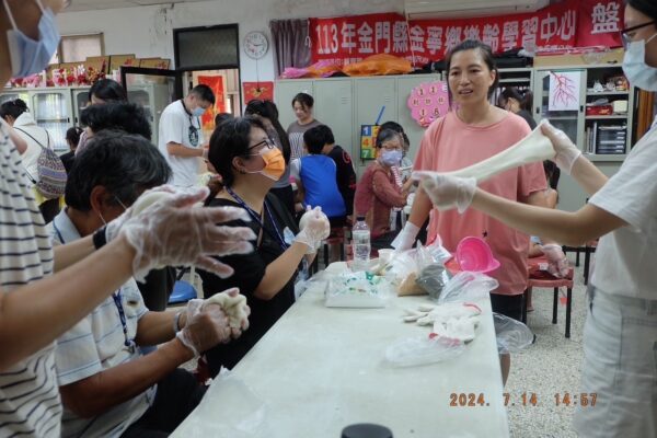 金門縣金寧鄉盤山社區迎來了一場別開生面的花生麻薯手作課程。圖/業者提供