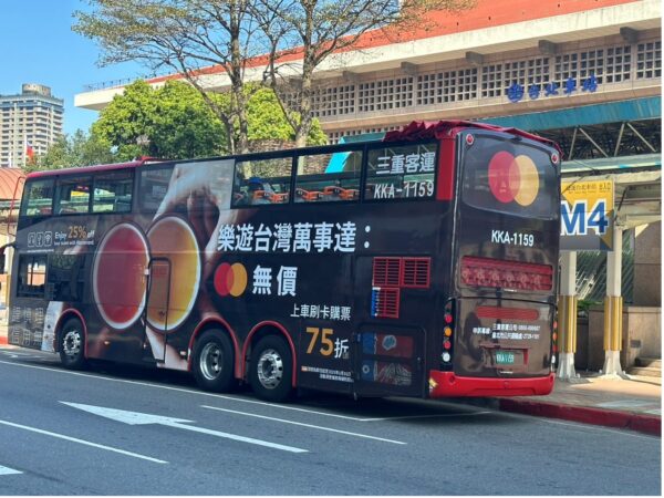 全景透明車頂不會遮擋任何景色，沿途可以看到台北市的著名景點