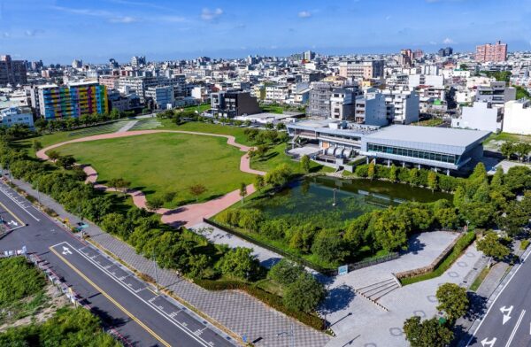 ▲ 員林區域建設動能強勁，帶動房市熱潮不減，此為員林圓林園與周遭景觀。（圖/楓丹白露提供）